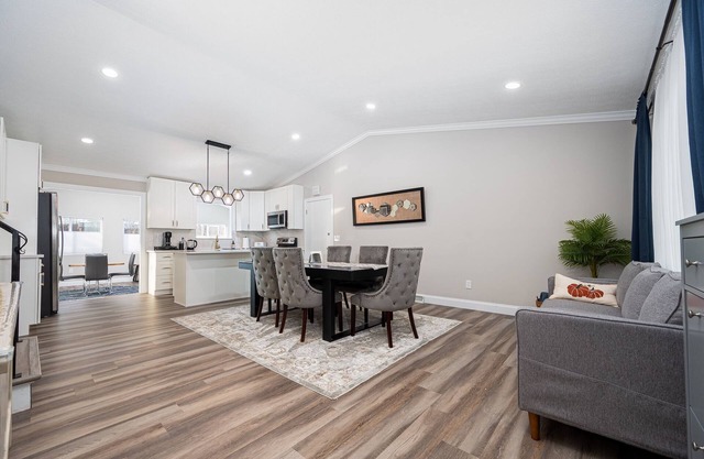 Private home in Columbus Ideal for large families, corporate getaways sleep 10.n