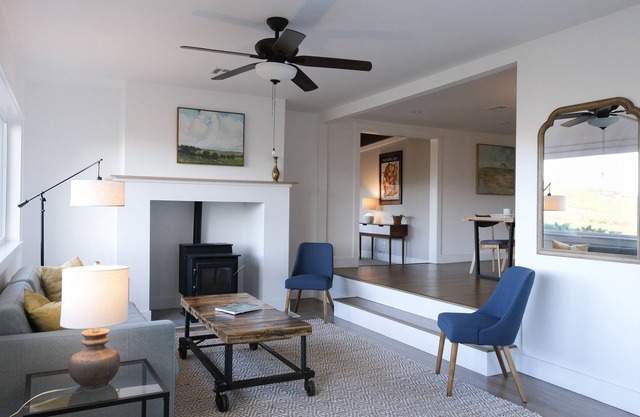 Private Home with Spectacular Views of the Columbia River & Mount Adams