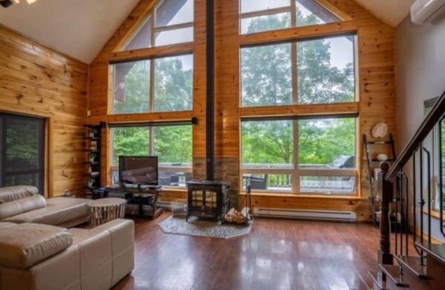 Private Hot Tub | Hiking | Skiing | Carriole