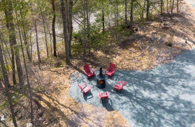 Private Hot Tub | Hiking | Skiing | Roitelet