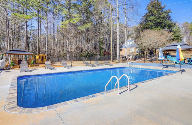 Private Hot Tub & Sauna: Georgia Nature Retreat!