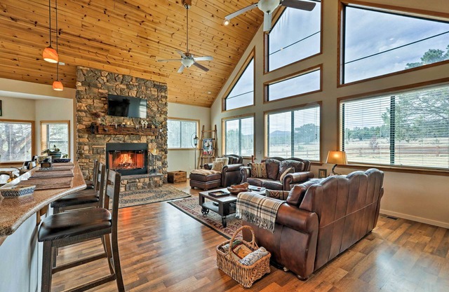 Private Hot Tub: Vernon Cabin on 30 Forested Acres