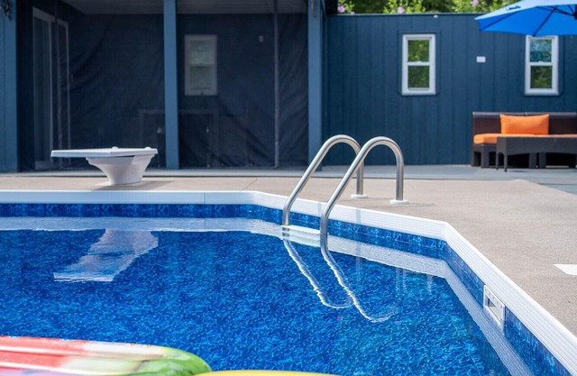 Private House near Sandbanks on acreage with resort like feel
