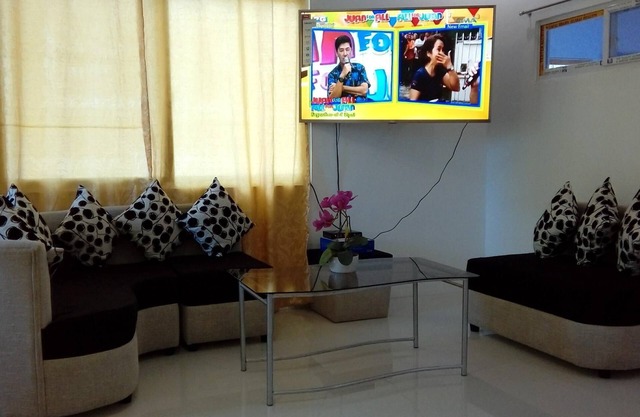 Private House with free wifi +netflix Room2