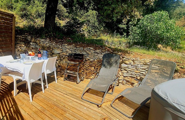 Private Jacuzzi, F2 garden apartment + separate rupestral room. Near Sarlat