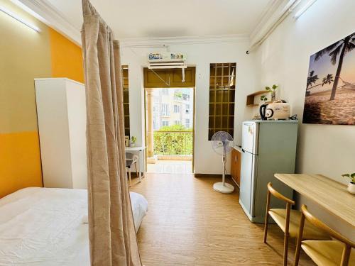 Private Kitchen Balcony Or Window Apart 1km From Airport