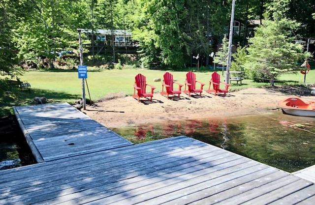 Private Lakefront Cottage on Chandos Lake