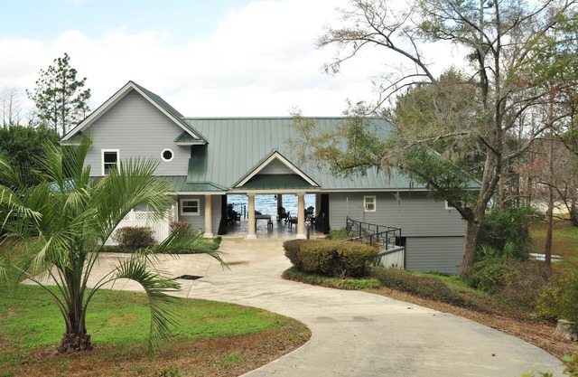 Private Lakefront Home on Compass Lake! Private Dock! Quiet Family Escape