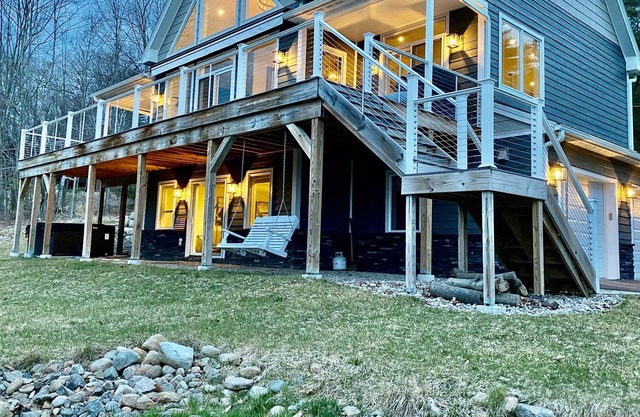 Private Lakeview House Lake George- 4BR 4.5BA with Hot Tub
