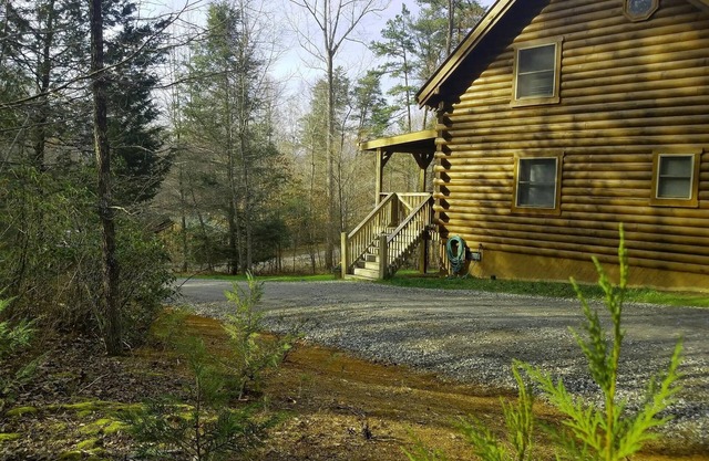 Private log cabin.Lake/beach/River/Mountains/HOT TUB open!/FREE nite w/3 Mar