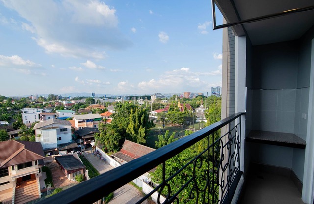 Private Lux wooden design 2 bedrooms 80sqm condo EN/CN