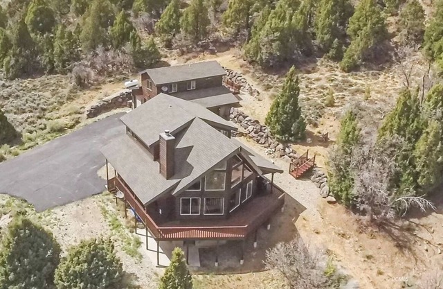 Private Luxury Cabin on 5 Acres, 4bd 2.5ba perfect base camp to N. Parks!