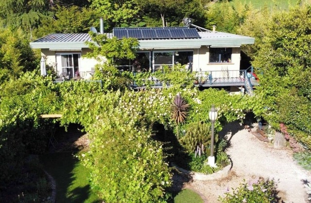 Private luxury garden apartment, Tawonga South.