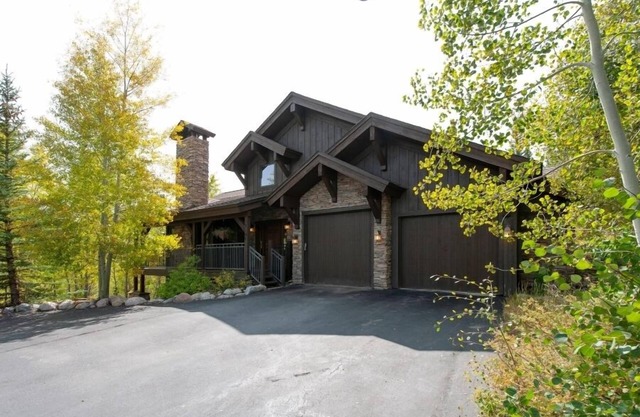 Private Luxury ~ Hot Tub, Pool Table, Secluded in Aspens