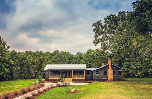 Private Luxury on 400 acres: The Cabin at Sugarneck!
