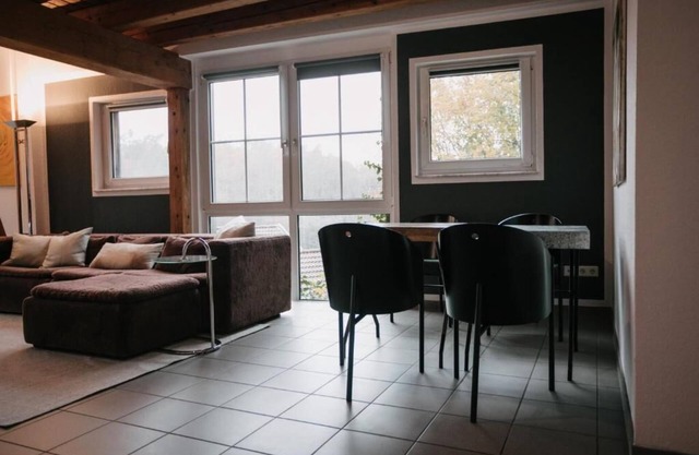 Private Maisonette House with Balcony · Self-Check-In & Free Parking