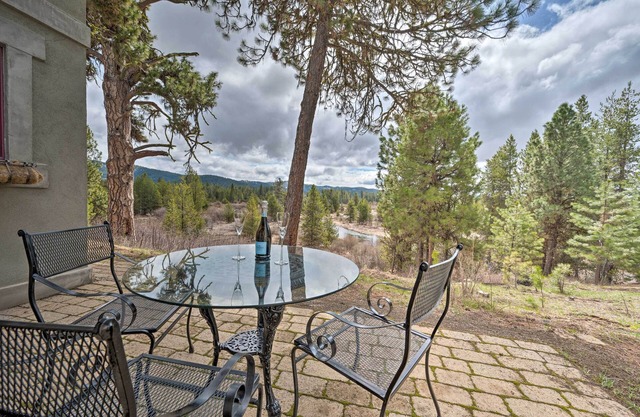 Private McCall Apartment w/Mountain View!