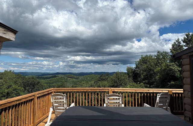 Private Mountain Getaway - Long Range Views - Between Brevard & Cashiers