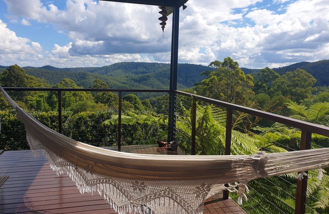 Private Mountain Retreat - A Stones Throw from all the Gold Coast Attractions