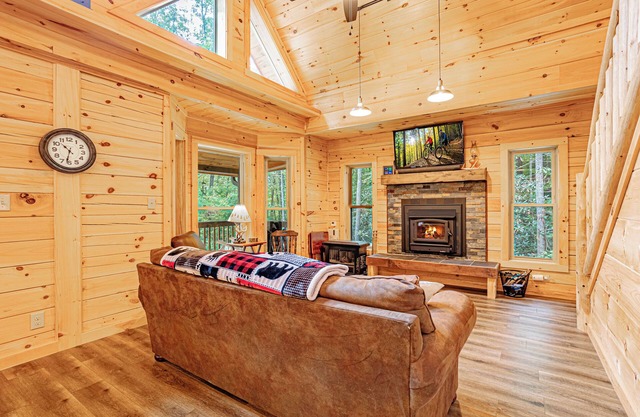 Private newer log cabin near Hendersonville and the Dupont State Forest