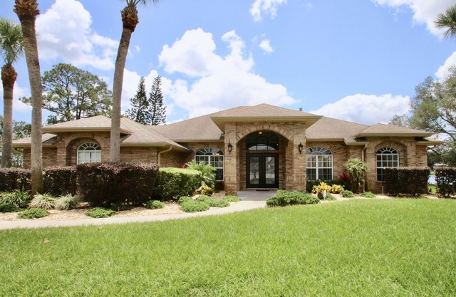 PRIVATE OASIS! CLEAN 4 BEDROOM, LAKE VIEW HOME!