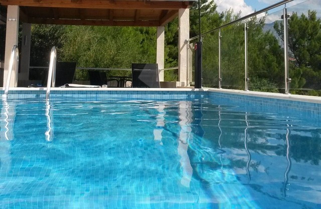 Private oasis for up to 6 adults with swimming pool, sea view & 2 beaches nearby