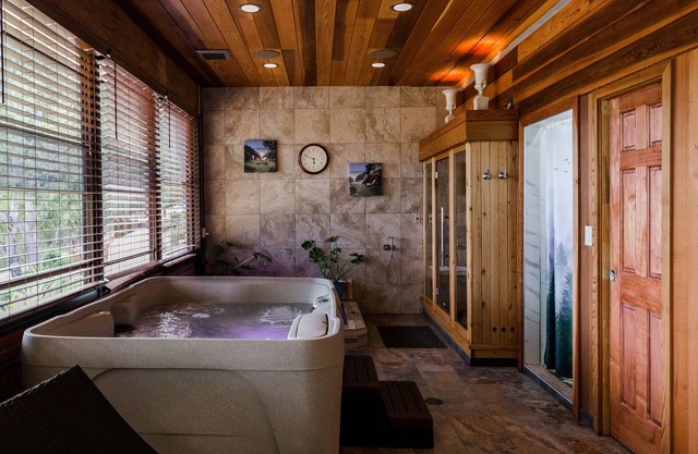 Private One Bedroom apartment with Access to Spa Area with a View