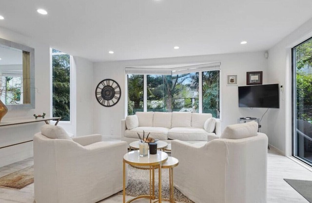 Private Paradise Designer's 2BR Home| Free Parking