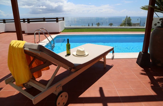 Private pool and panoramic views to the ocean