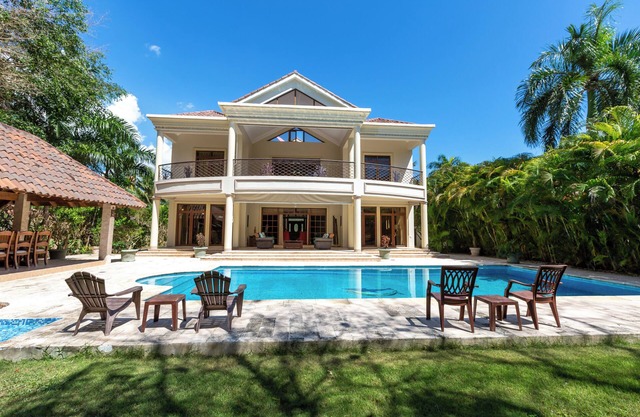 Private Pool| Daily Cleaning| Vintage Villa | 5BR