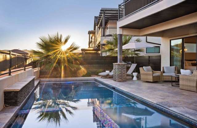 Private Pool Oasis #57: Private Pool/Hot Tub, community pool, splashpad, Pickleb