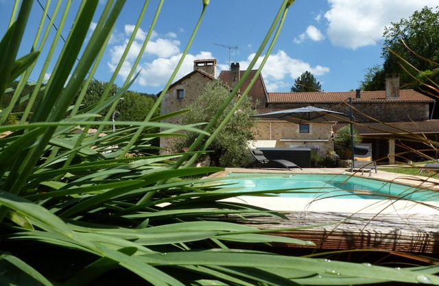 Private pool/Open-air spa/Cocooning ambience/Total relaxation guaranteed