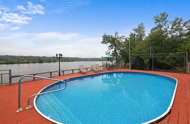 PRIVATE POOL! Pocono Lakefront with dock, hot tub, private tennis court