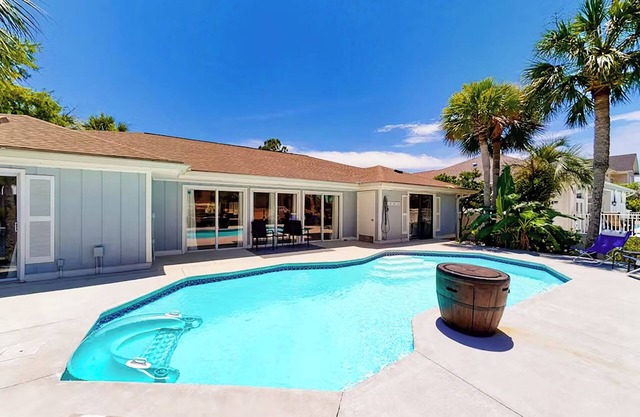 🌊Private Pool-Canal Views-Great for Familes-3BR-Sandy Shores🌊