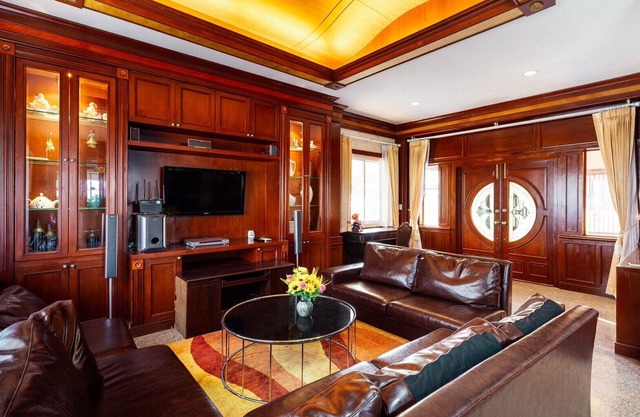 Private Pool Villa Free Airport Transfer.
