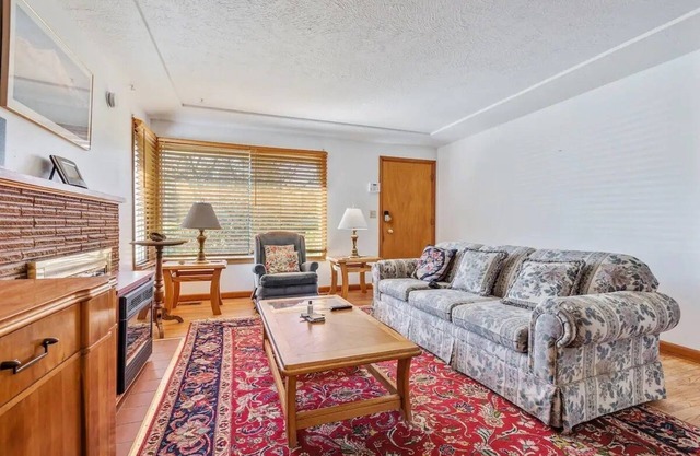 Private Portland Getaway Near Powell Butte Nature Park!