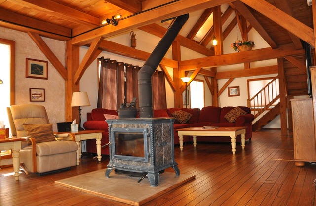 Private Post & Beam Home Ideal for Family or Group Gatherings