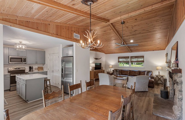Private Renovated home 1.5 Miles to downtown Highlands!