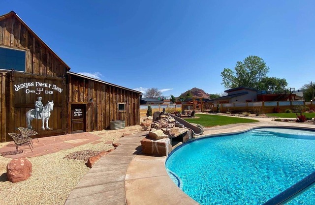 Private Resort near Zion National Park, Grand Canyon North Rim & Antelope Canyon