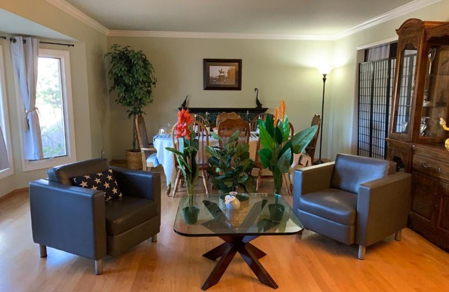 Private Retreat in Saratoga Cozy Rooms Expansive Yard Ideal Getaway