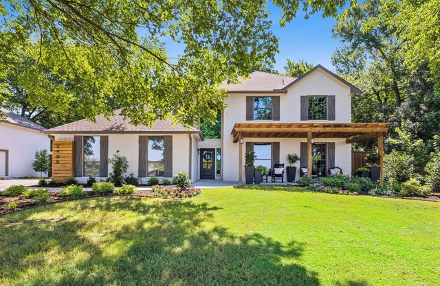 Private Retreat Near Wedding Venues – Pet Friendly with a Hot Tub & Fire Pit!