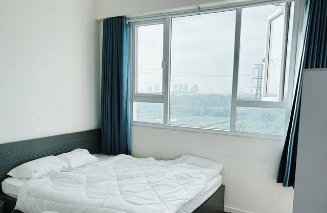 Private Room + Bathroom in a 74m2 Apartment With Beautiful River/golfcourse View