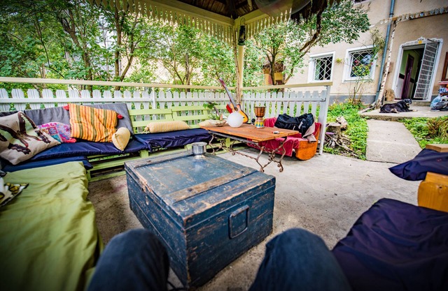 Private room in Vintage house, placed between urban life and nature escape:)