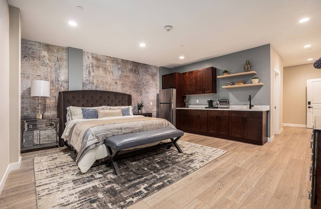Private Room, Kitchen & Bath