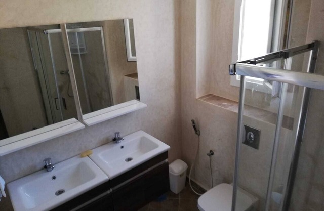 Private Rooms - Calm and Sunny Villa in Charaf