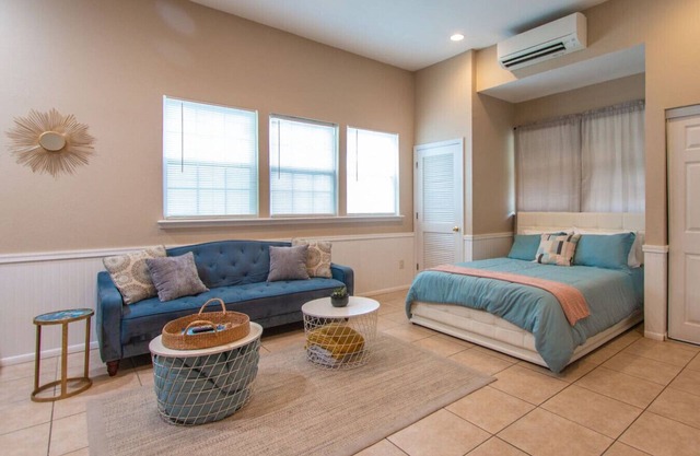 Private San Marco Studio – Walk to River, Dining & Shops