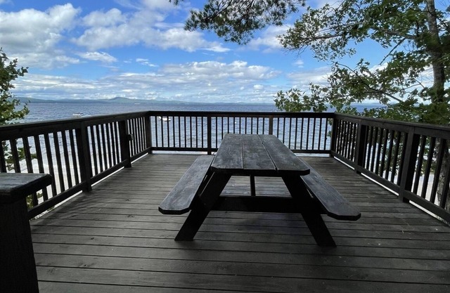 PRIVATE SANDY BEACH ON SEBAGO LAKE!