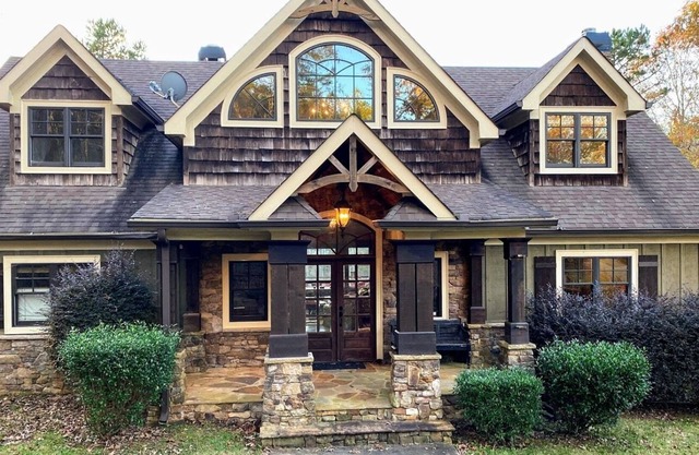 Private, Secluded Custom Built Lakehouse On Beautiful Lake Wedowee