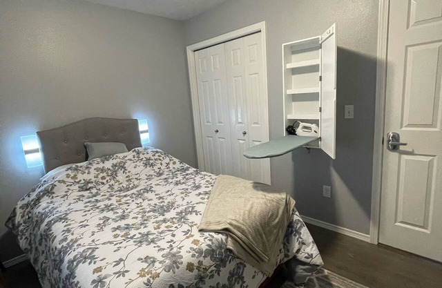 Private shared home one bedroom, bathroom, Caldwell Id, 25min from Boise airport