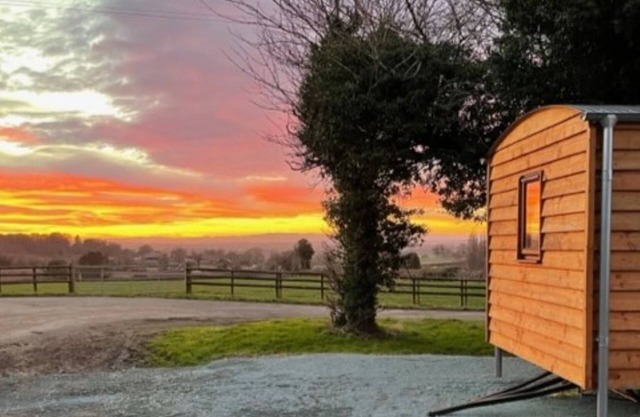 Private Shepherd's Hut with landmark views